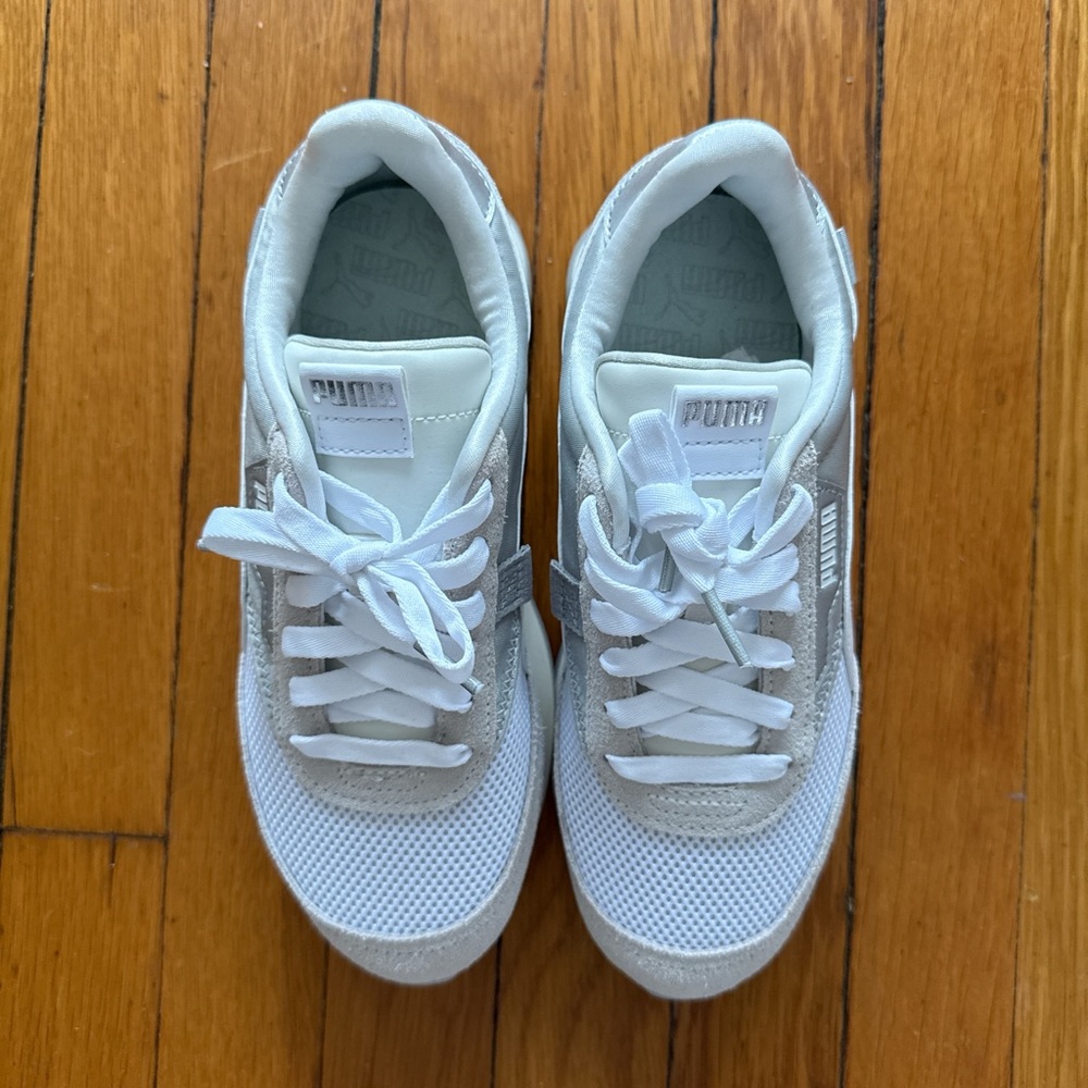 🆕 Puma White and Gray Sneakers